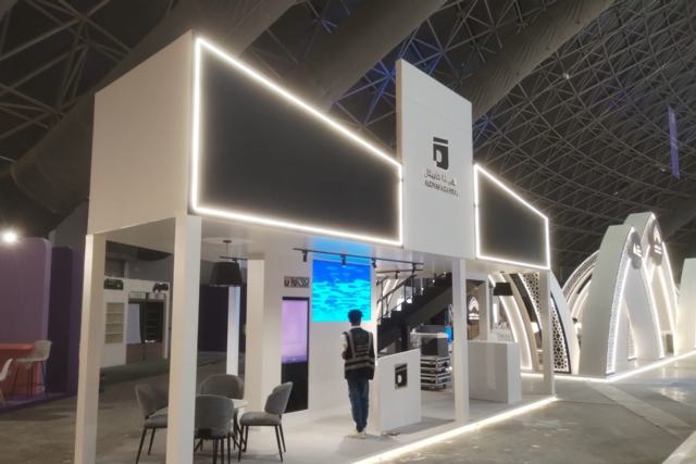 بوث معرض بطابقين مع إضاءة LED